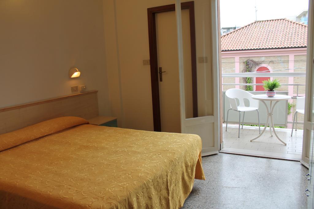 Hotel Madrid Cattolica Quarto foto